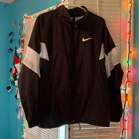 Nike Windbreaker Windbreaker Outfit Casual, Nike Windbreaker Outfit, Windbreaker Outfit, Nike Track Jacket, Concept Clothing, Prep School, West Point, Mens Outfit Inspiration, Nike Vintage