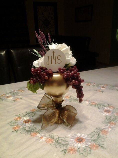 First Holy Communion First Communion Centerpieces, Communion Table Decorations, Lent Decorations For Church, Communion Centerpieces, Baptism Party Decorations, Communion Prayer, Recuerdos Primera Comunion Ideas, Communion Table, Holy Communion Party