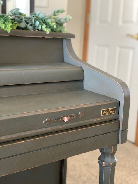 Piano Make Over--Using Homemade Chalk Paint Piano Makeover Ideas, Refinished Piano, Chalk Paint Piano, Refinish Piano, Piano Redo, Piano Area, Green Piano, Piano Upcycle, Piano Makeover