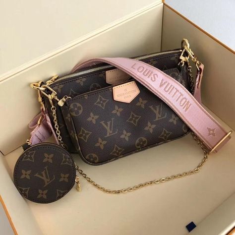 Pinterest: @TRUUBEAUTYS 💧 #PinterestTruubeautys. Louis Vuitton Bag Outfit, Lv Multi Pochette, Louis Vuitton Multi Pochette, Luxury Bags Collection, نظارات شمسية, Lv Bags, Girly Bags, Luxury Purses, Fancy Bags