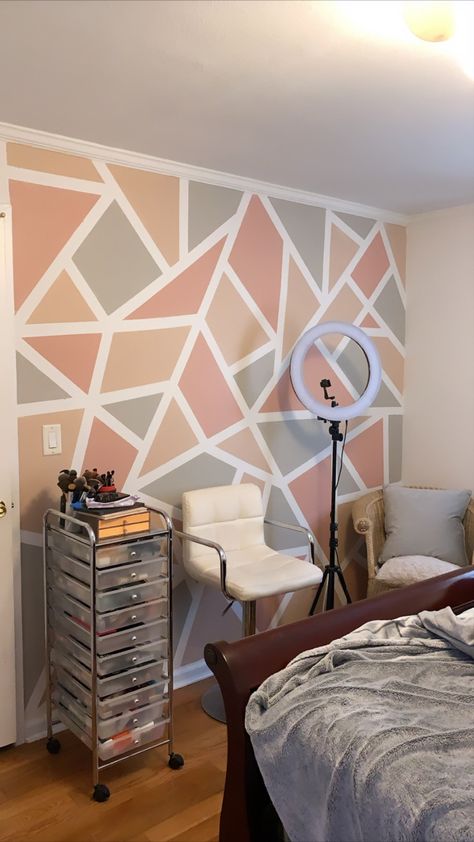 Room Ideas Aesthetic Painted Wall, Bedroom Paint Pattern Ideas, Wall Triangle Pattern, Cute Bedroom Wall Paint Ideas, Wall Painting Inspo Aesthetic, Accent Wall Pink Bedroom, Cute Wall Painting Ideas Room Decor, Cute Room Wall Colors, Pink Room With Accent Wall