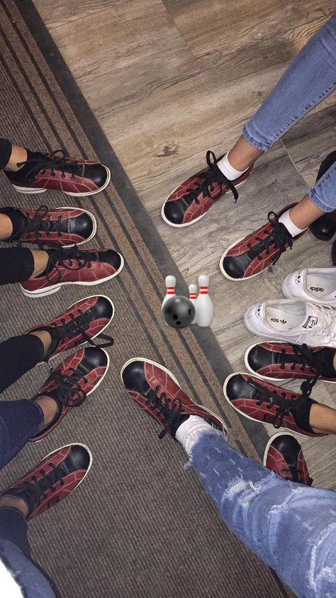 Bowling 🎳 Bowling Shoes Outfit, Bowling Outfit, Retro Bowling, Bowling Shoes, Shoes Outfit, Friend Pictures, Badminton, Bowling, Vision Board