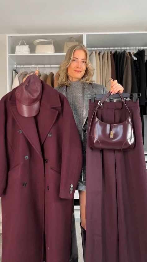 Burgundy Trousers Outfit, Burgundy Coat Outfit, Burgundy Outfit Ideas, Coat Outfits For Women, Boss Lady Style, Work Outfits Women Winter, Burgundy Trousers, Smart Casual Dress Code, Stylish Outfits Casual