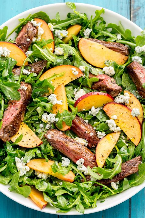 balsamic-steak-salad Steak Diner, Salad With Steak, Summer Salad Recipes Healthy, Salad With Peaches, Salad Recipes Healthy Dinner, Healthy Dinner Salads, Arugula Salad Recipes, Bbq Salads, Side Salad Recipes