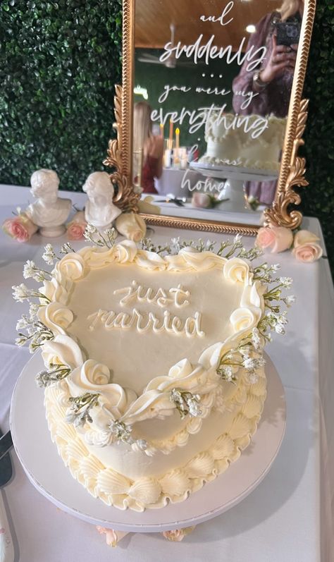 Just Married Vintage Cake, Just Married Wedding Cake, Just Married Cake, You Are My Everything, Just Married, Wedding Ideas, Pastel, Cake