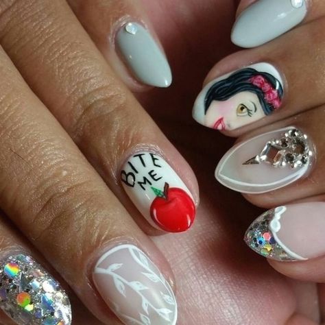 Snow White Nails Designs, White Snowflake Nails, Snow White Nails, Disney Nail Designs, Nail Art Acrylic, Disney Nail, Kutek Disney, White Birthday, Christmas Nail Art Designs