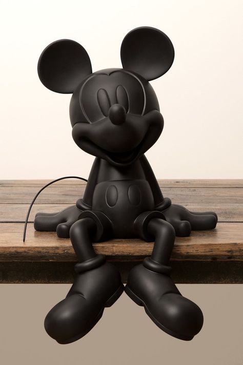 Kaws Wallpaper, Art Toys Design, Vinyl Art Toys, Kelly Hoppen, Mickey Mouse Art, Unique Sculptures, Pop Art Wallpaper, Vinyl Toys, Mickey Mouse And Friends