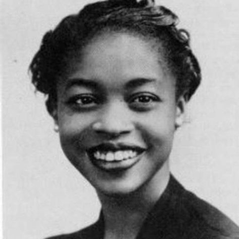 GWENDOLYN BROOKS - WE REAL COOL – The Vampire's Wife African American Writers, African American Authors, Black Writers, Poetry Foundation, Famous Person, Woman Authors, Life Changing Books, Essayist, Black Authors