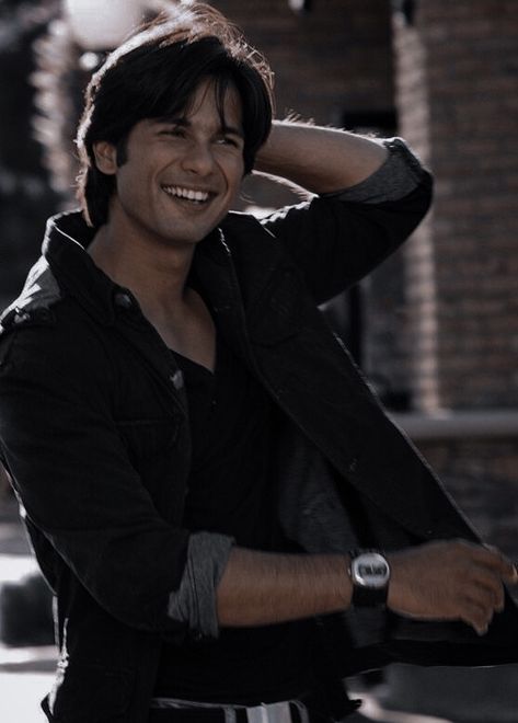 Aditya Kashyap Aesthetic, 90s Bollywood Actors, Shahid Kapoor 90s, Young Shahid Kapoor, Shahid Kapoor Aesthetic, 90s Aesthetic Videos, Indian Guy Aesthetic, My Type Of Guy Pictures, Hot Actors Indian