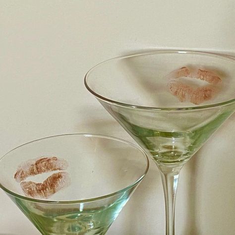 Martini Drink Aesthetic, Martini Glass Photography, Aesthetic Insta Filler Pics, Cool Martini Glasses, French Martini Aesthetic, Romangerri Aesthetic, Martini Glasses Aesthetic, Vintage Glassware Aesthetic, Aesthetic Fillers For Instagram