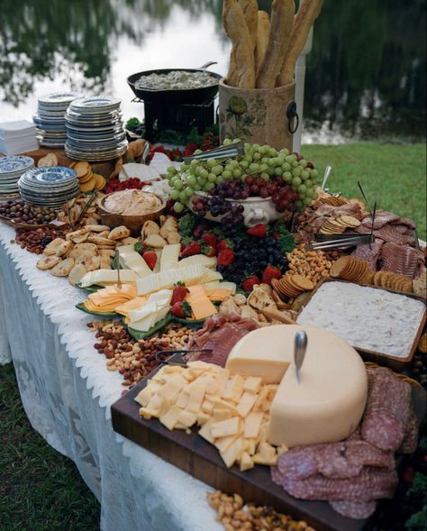 Boho Wedding Catering, Charcuterie Table Aesthetic, Wedding Food Charcuterie, Non Traditional Wedding Meals, Outside Wedding Fall, Wedding Reception Breakfast, Wedding Charcuterie Table Simple, Garden Party Wedding Reception Food, Charcuterie Board At Wedding