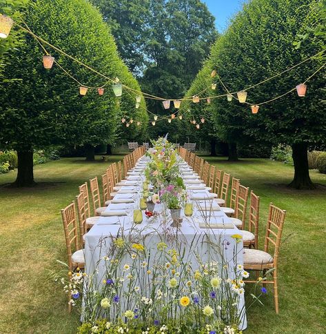 Remembering a truly wonderful party a few weekends ago, note the clever use of marbled shades @elizabeth_frances_lamps and of course the… | Instagram British Garden Party, British Party, Moonage Daydream, British Garden, Summer Garden Party, French Garden, Tea Garden, Grad Parties, English Garden