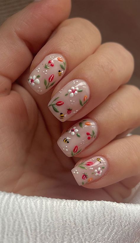 Tiny Flower Nail Designs, Nail Designs Simple Classy, Spring Nail Designs Simple, Short Nails Spring, Flower Nail Designs 2024, Summer Flower Nails 2024, Nail Colors Ideas, Spring Nails 2024 Trends Flowers, Spring Floral Nails 2024