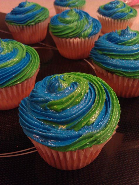 BEarthday Cupcakes - Meg wants green and blue cake. With animals on top. Earth Cake, Jasmine Birthday, Eat Cupcakes, Science Party, Best Sweets, World Party, Blue Cakes, Baking With Kids, Picnic Party