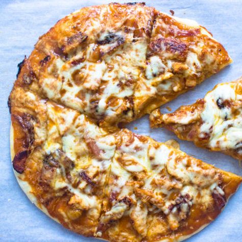 BBQ Chicken Ranch Pizza Chicken Ranch Pizza, Best Sauce For Chicken, Bacon Ranch Pizza, Vegetable Pizza Recipes, Pizza Ranch, Ranch Pizza, Chicken Bacon Ranch Pizza, Gimme Delicious, Chicken Pizza Recipes