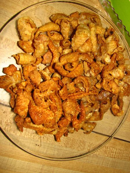 Cracklins Recipe, Crackling Recipe, Fun Snack Ideas, Movie Snacks, Chicken Skin, Filipino Food, Filipino Recipes, Fun Snacks, Drinking Beer