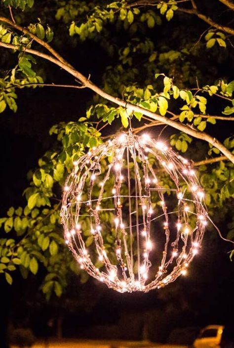 Diy Patio Christmas Decor, Homemade Outside Christmas Decorations, Diy Large Outdoor Ornaments, Outdoor Christmas Ornaments For Trees, Diy Christmas Decor Outdoor, Giant Ornaments Outdoor Diy, Outdoor Xmas Decorations Front Yards, Diy Outdoor Christmas Ornaments, Backyard Christmas Decor Ideas