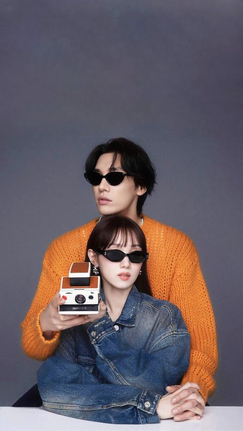 Kim Young Kwang X Lee Sung Kyung di 2024 | Gambar, Referensi gambar, Gaya . #Kim_Young_Kwang_Instagram #Kdrama_Cover #Cali_Photoshoot #Baddie_Pictures Undergrad Photoshoot, Kim Young Kwang Instagram, Korean Photoshoot Ideas, Baddie Pictures, Korean Prewedding Photography, Kim Young Kwang, Korean Photoshoot, Casual Bride, Korean Couple Photoshoot