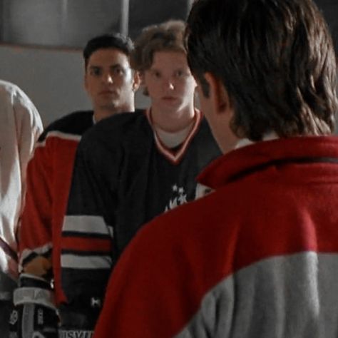 Ducks Pictures, Garette Ratliff Henson, Guy Germaine, Guy Germaine Mighty Ducks, Hockey Bf, D2 The Mighty Ducks, Charlie Conway, 60s Men, Guy Pics