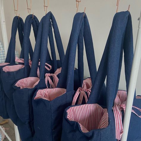 🧣ready to ship!🧣I have a small amount of dark/mid wish denim midis along with a few T-shirts (10,12,14) available to purchase Saturday at 10am! Tote Bag Diy Pattern, Denim Sewing Projects, Kitchen Sewing, Fluffy Bag, Sac Tote Bag, Selling On Instagram, Sac Diy, Textile Bag, Textiles Projects