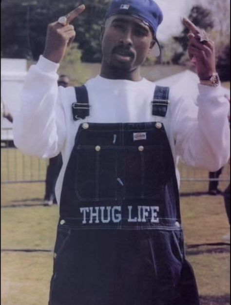 Tupac Thug Life, Tupac Videos, Tupac Photos, Tupac Makaveli, Tupac Art, Looks Hip Hop, Tupac Pictures, Hip Hop 90s, 90s Hip Hop Fashion