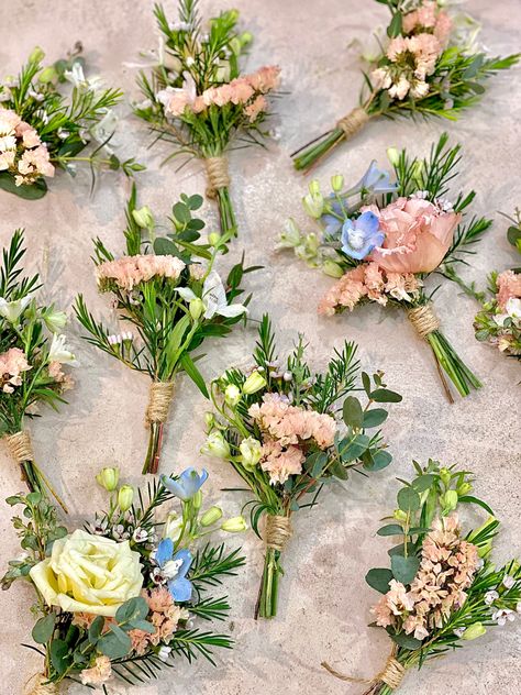 Spring Groom Boutonniere, Wild Flower Button Holes, Wildflower Boutineer, Pastel Buttonholes, Wildflower Buttonholes, Spring Buttonholes, Wild Flower Boutonniere, Wedding Coursage, Wildflower Boutonniere