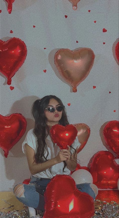 Valentines Photography Couples, Tumblr Photoshoot, Best Friend Valentines, Valentine Backdrop, Valentine Photo Shoot, Party Photoshoot, Galentines Party, Valentines Day Photos, Best Friend Photoshoot