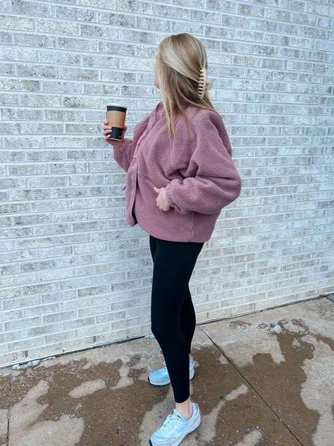 winter fashion, winter ootd, winter inspo, fleece jacket, hit the slopes fleece jacket dupe, cozy style, casual style, midwest blogger, lifestyle blogger Hit The Slopes Fleece Jacket, Fleece Jacket Outfit, Winter Ootd, Ootd Winter, Blogger Lifestyle, Winter Inspo, Autumn Lights, Cozy Style, Cozy Outfit