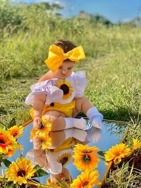 Baby Mirror Pictures, Baby Spring Pictures, 8 Month Baby Photoshoot Ideas, May Milestone Pictures, Summer Milestone Picture Ideas, April Photoshoot Ideas, March Baby Photoshoot, 8 Months Photoshoot Ideas, Photoshoot Ideas For Baby