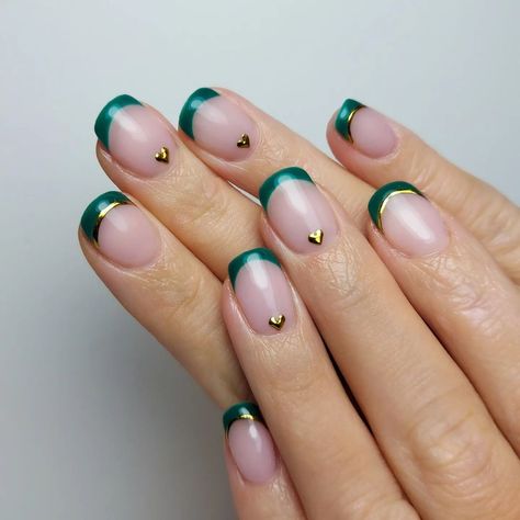 Explore the depth of dark emerald green French tip nails. Our blog post dives into how to make this rich shade work for any nail length, from trendy short to elegant long. Adorn with silver for a cool contrast, gold for warmth, or rhinestones for sparkle. Square short tips keep it modern, while a hint of flower design adds a soft, romantic touch. Emerald Green Nails, Emerald Nails, Green Acrylic Nails, Elegant Manicure, Dark Green Nails, Gold Nail Polish, Gold Nail Designs, Nails Gold, Gold Glitter Nails