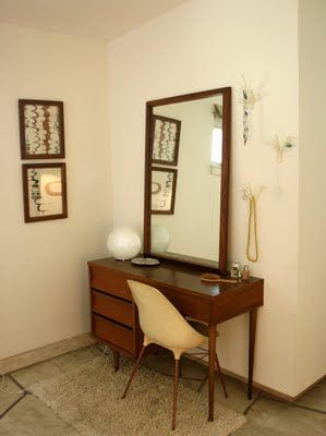 Vanity Interior Design, Ski Bedroom, Vanity Table Ideas, Mid Century Dressing Table, Bedroom Vanity, Plywood Furniture, Apartment Inspiration, A Mirror, Interior Inspo