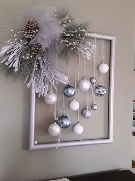 Pretty Christmas Decorations, Christmas Candle Decorations, Easy Christmas Decorations, Christmas Themes Decorations, Diy Christmas Decorations Easy, Holiday Crafts Christmas, Pretty Christmas, Christmas Frames, Easy Christmas Diy