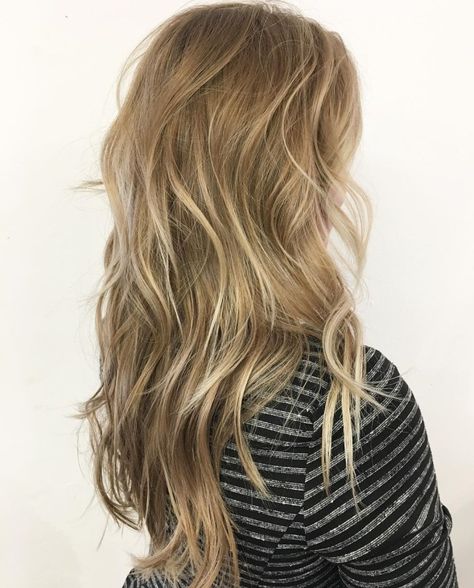 Long Layered Blonde Haircut with Highlights Corte Shaggy, Shag Haircut Ideas, Long Shag Hairstyles, Layered Thick Hair, Long Shag Haircut, Long Shag, Hair Adviser, Shaggy Haircuts, Long Face Hairstyles