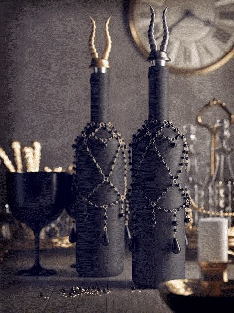 Wine Bottle Covers Diy, Diy Gothic Decor Crafts, Halloween Wine Bottle Crafts, Witchy Products, Gothic Crafts, Witchy Bedroom, Halloween Wine Bottles, Gothic Decor Bedroom, Gothic Party