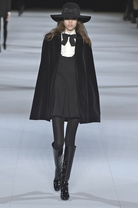 Unconventional Outfits, Dark Style, Hedi Slimane, Women Formals, 1920s Fashion, 인물 사진, Dark Fashion, Fall 2014, Goth Fashion