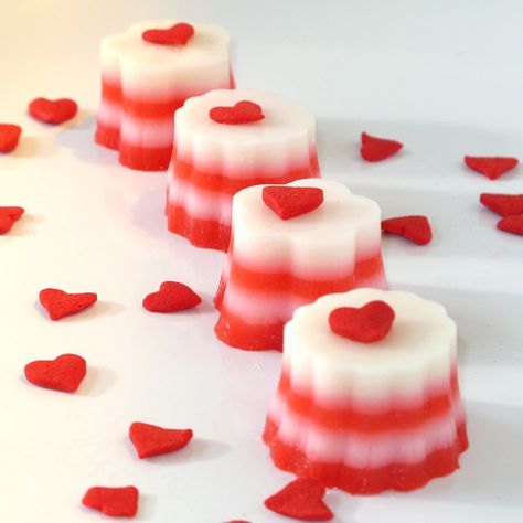 White Chocolate Strawberry Shots Strawberry Jello Shots, Strawberry Shots, Jell O Shots, Jelly Shots, White Chocolate Strawberries, Jello Shot Recipes, Jello Mold, Strawberry Jello, Unflavored Gelatin