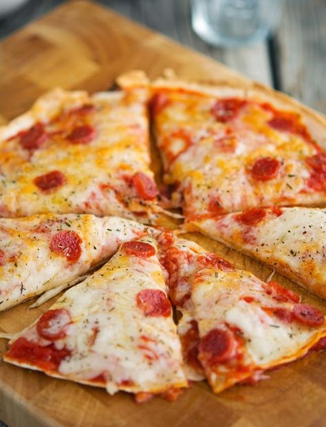 Pizzadilla Recipe, Pizza Quesadilla, Pizza Bianca, Easy Homemade Pizza, Pizza Recipes Homemade, Quesadilla Recipes, Pizza Sauce, Pizza Pasta, Marinara