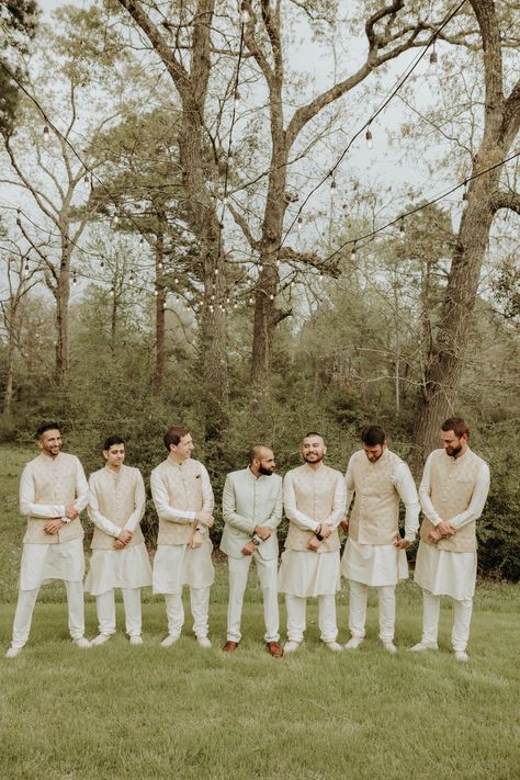 Muslim Groom and Groomsmen Wedding Photo And Outfit Idea A muslim groom on his wedding day with his groomsmen outdoors wedding photo! Groomsmen outfit ideas for your muslim wedding! Groomsmen Indian Outfits, Desi Groomsmen, Punjabi Groomsmen, Indian Wedding Groomsmen, Groomsmen Indian, Indian Groomsmen Outfits, Groomsmen Outfit Ideas, Indian Groomsmen, Nikkah Ceremony