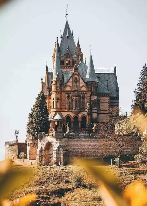 Castle Mansion, Castle Aesthetic, Fantasy Castle, Beautiful Castles, Fantasy Aesthetic, Beautiful Architecture, Beautiful Buildings, Pretty Places, Fantasy Landscape