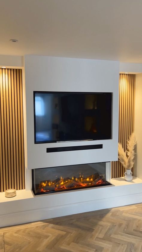 House Interior Tv Wall, Media Wall Living Room Interior Design, Wood Effect Living Room, Tv Wall Ideas With Electric Fireplace, Media And Fireplace Wall, Walls Design Living Room, Living Room Designs And Kitchen, Media Wall Ideas With Electric Fireplace, Living Room Wall Fireplace