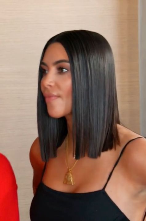 Long Bob Hairstyles Dark Hair, Long Sleek Bob, Short Haircuts For Women Black Hair, Shoulder Length Haircut Straight Hair, Black Straight Short Hair, Bob Baddie, Shoulder Length Hair Dark, Short Bob Dark Hair Straight, Kim Kardashian Bob