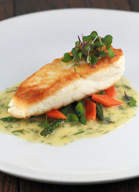 Pan Seared Halibut with Lemon Dill Sauce | from Jessica Gavin | Simple and elegant! #FishRecipes Lemon Buerre Blanc, Pan Seared Halibut Recipes, Halibut Recipes Healthy, Creamy Lemon Dill Sauce, Buerre Blanc, Dill Sauce Recipe, Pan Seared Halibut, Easy Fish Dinners, Seared Halibut