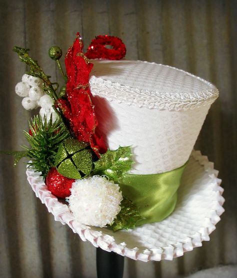 . Snowman Hats, Steampunk Christmas, Mini Hats, Tafel Decor, Christmas Hats, Holiday Hats, Mini Top Hat, Top Hats, Mini Top