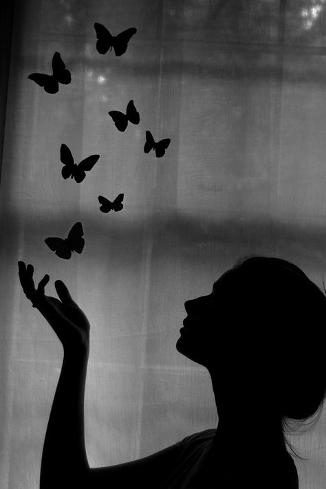 Mysterious Profile Picture Instagram, Silhouette Photography Aesthetic, Poto Profile, Butterfly Shadow, Calligraphy Lessons, Girl Shadow, Positive Wallpapers, Pretty Wallpapers Tumblr, Silhouette Photography