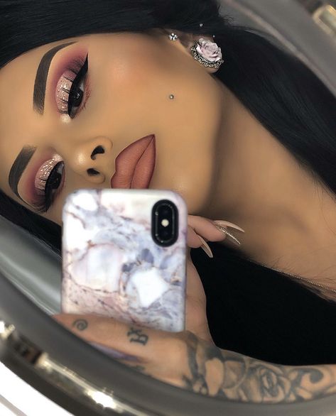 Maquillaje Cut Crease, Hoco Makeup Looks, Cut Crease Eye Makeup, Maquillage Yeux Cut Crease, Eye Makeup Images, Cut Crease Eye, Pink Eye Makeup, Cut Crease Makeup, Makeup Glam