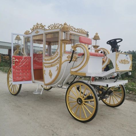 Royal Horse Carriage, Kereta Kencana, Horse Buggy, Royal Horse, Funky Wedding, Wedding Carriage, Christmas Horse, Royal Ball, Christmas Horses