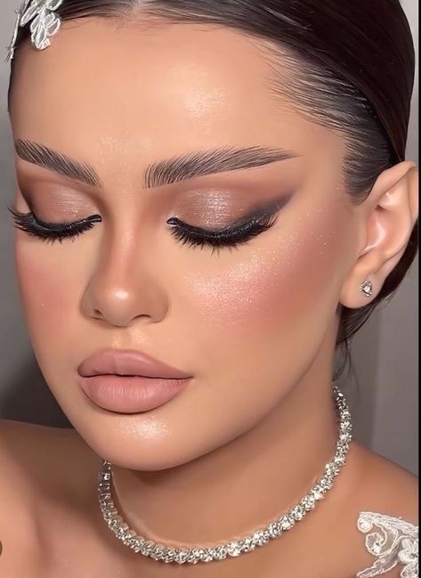 Brides Makeup, 60s Makeup, Hair Care Oils, Natural Glam Makeup, Prom Eye Makeup, Eye Makeup Styles, Pretty Makeup Looks, Formal Makeup, Chic Makeup