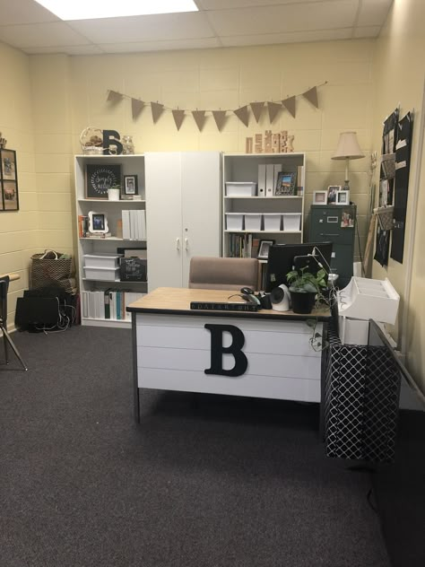 School Front Office Desk, Iss Room Decorations, School Admin Office Decor, Office Decor School Counselor, Desk Bulletin Board Ideas, Small School Office Ideas, Teacher Desk Makeover Contact Paper, Elementary Principal Office Decor Ideas, School Nurse Desk