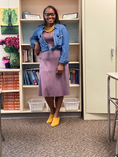 Teacher outfit for picture day! Work Outfits Women Teacher, Teacher Picture Day, Teacher Picture Day Outfit, Picture Day Outfit, Teacher Picture, Teacher Outfits Elementary, Spring Teacher Outfits, Picture Day Outfits, Teacher Outfits Fall