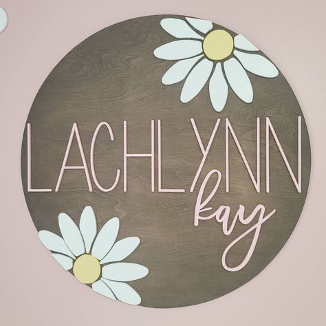 Daisy Nursery, Nursery Paint Colors, Retro Nursery, Perfect Nursery, Floral Nursery Decor, Pink Daisies, Wood Name Sign, Wood Names